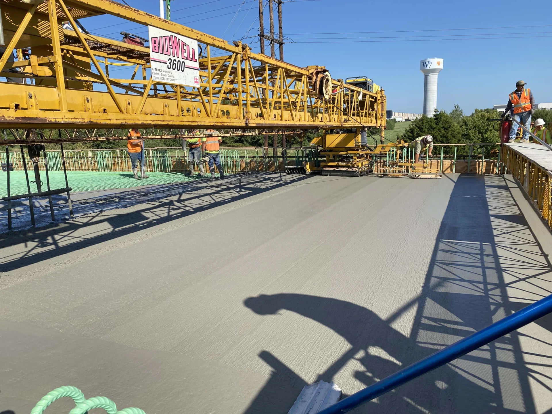 Contractor, Pyramid Constructors, placed material in one continuous pour.