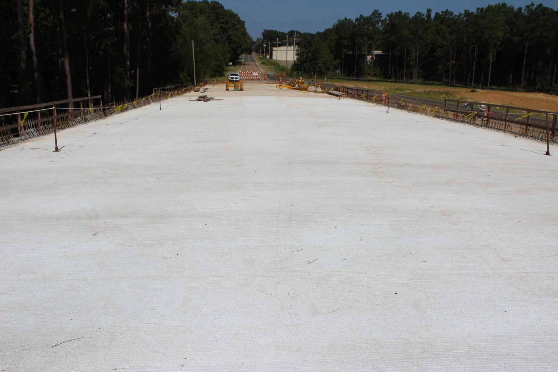 Contractor, Pyramid Constructors, placed material in one continuous pour.