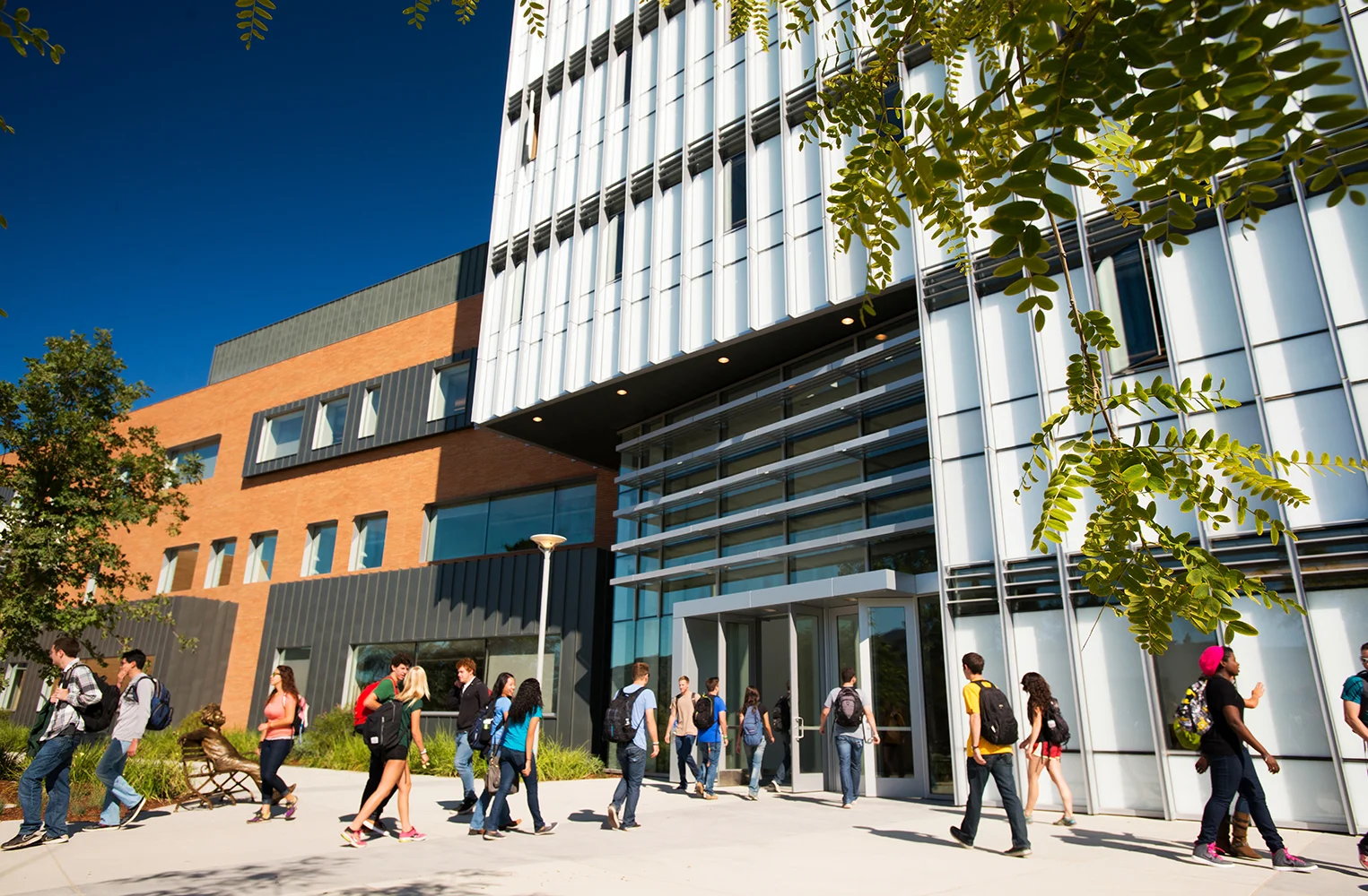 Contractor, Pyramid Constructors, placed material in one continuous pour.